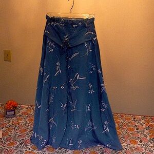 🌿NWOT Floral Midi Skirt🌿